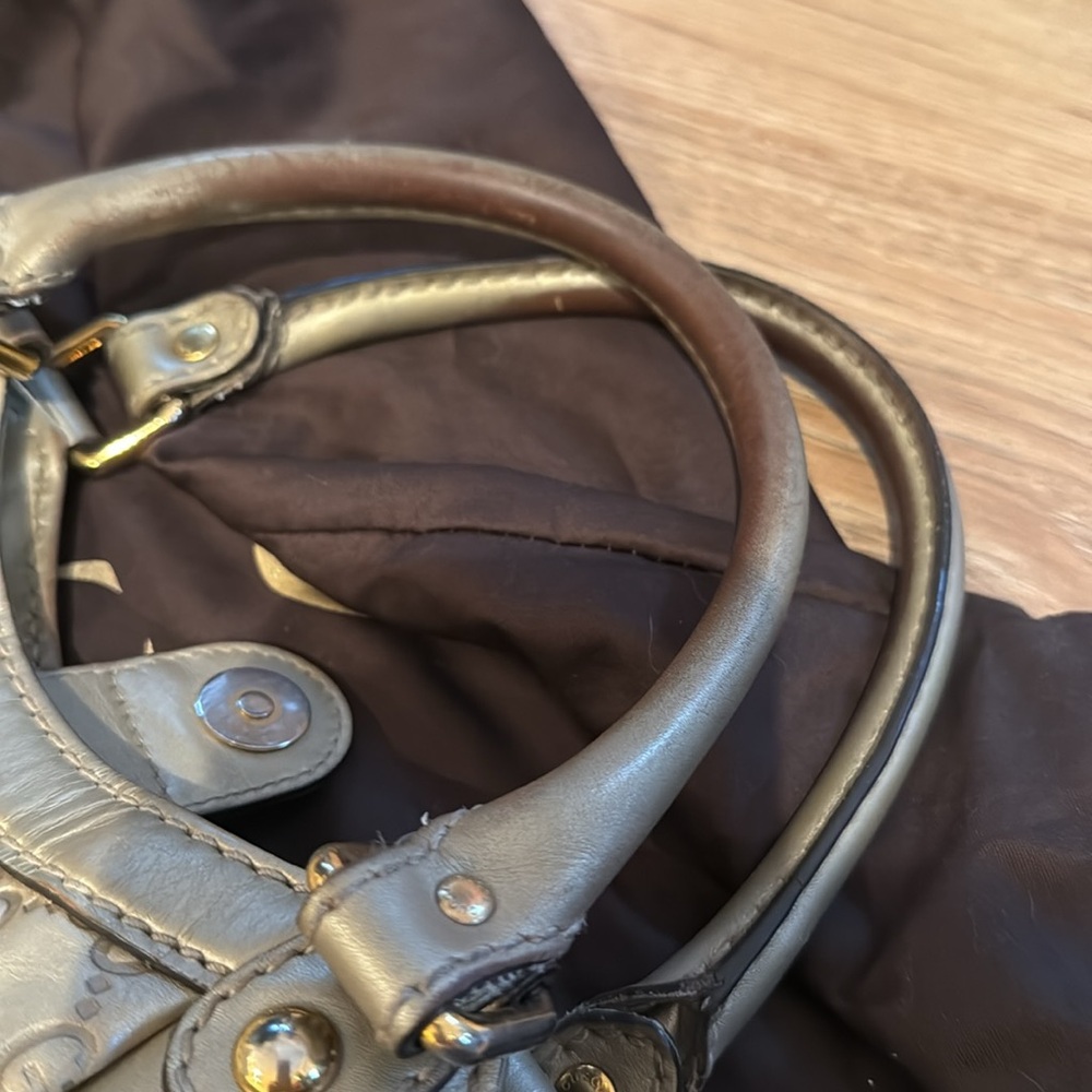 Well loved Gucci Sukey Medium Gold 100% authentic.  Comes with dustbag. - Picture 13 of 13